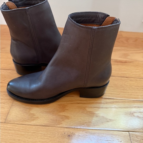 NWT Frye Brown Leather Ankle Booties with Side Zipper - Picture 3 of 9
